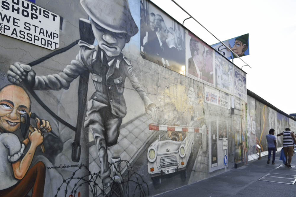 ドイツ、ベルリンの壁、外国人専用の「チェックポイント・チャーリー」