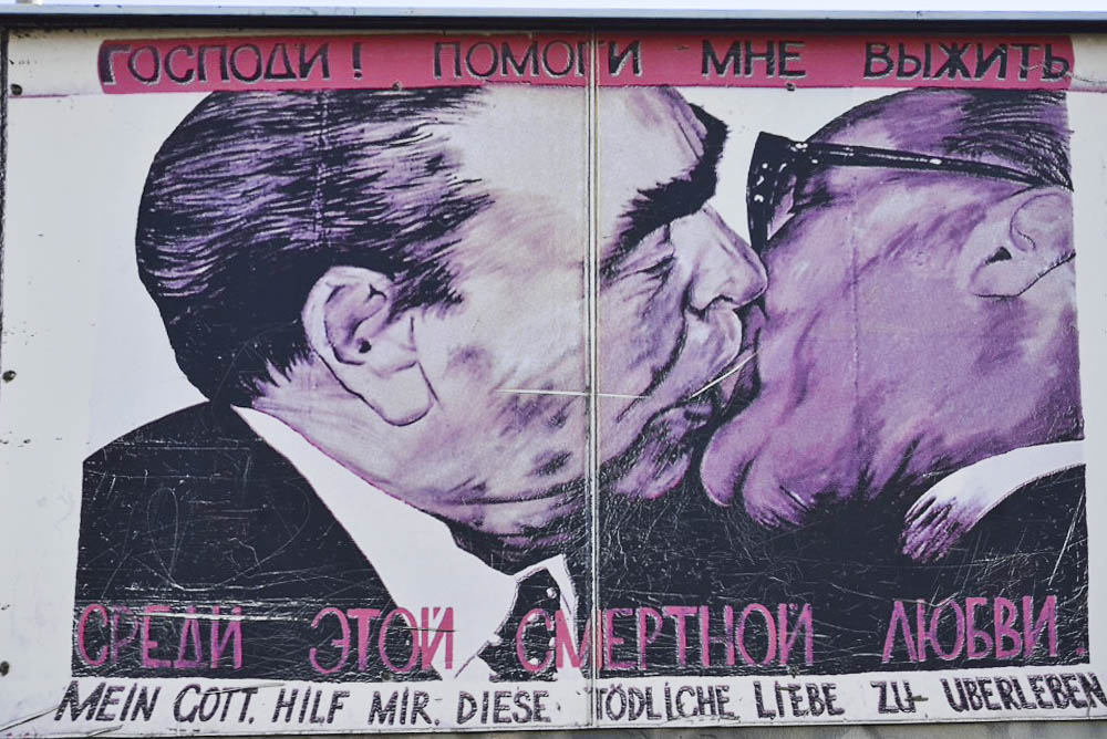 ドイツ、ベルリンの壁、「ホーネッカーとブレジネフのキス」