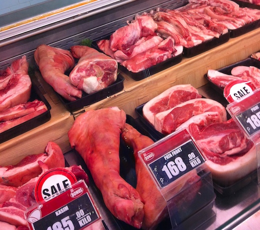 スーパーマーケットの肉
