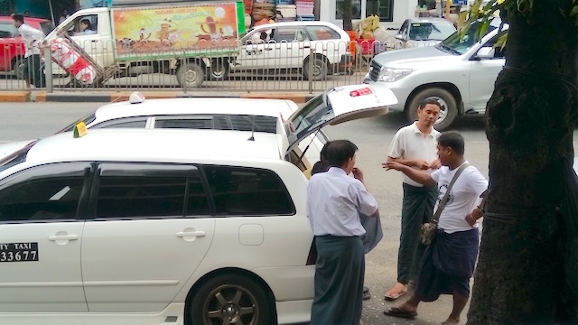 ミャンマーのタクシー
