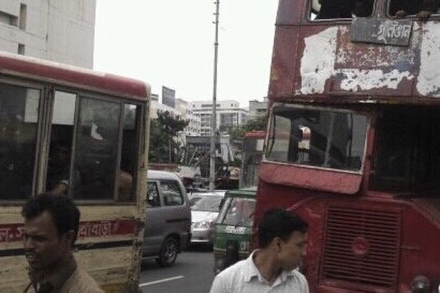 バングラデシュでまだまだ走るバス