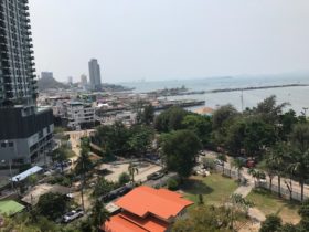 シラチャー