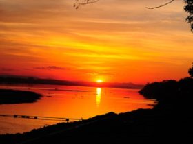 メコン河に沈む夕日は一見の価値あり！の美しい風景