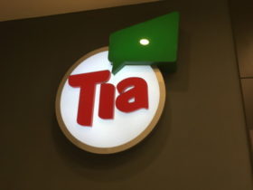 スーパーマーケットTia